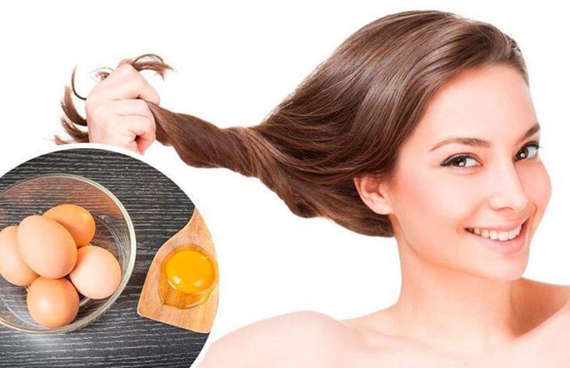 Đắp mặt nạ trứng cho tóc sẽ giúp tóc có đủ độ ẩm cần thiết và phục hồi tóc khô xơ