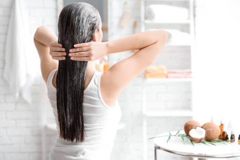 Dầu dừa chứa nhiều protein có tác dụng kích thích mọc tóc, chống rụng tóc hiệu quả đồng cấp ẩm cho tóc