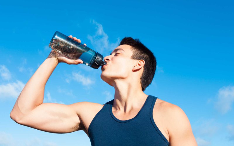 Uống đủ nước hàng ngày