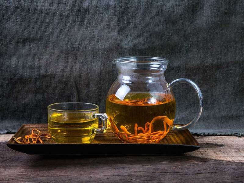 Dùng đông trùng hạ thảo làm trà uống tốt cho sức khỏe