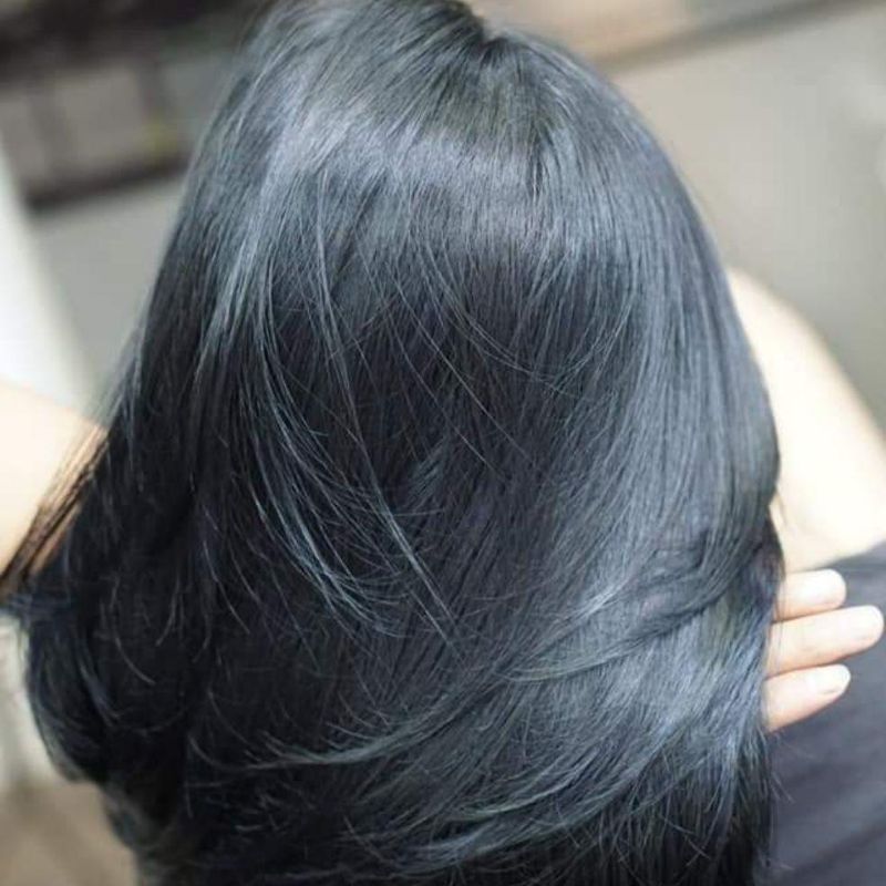 Màu tóc nâu đen ánh xanh dương