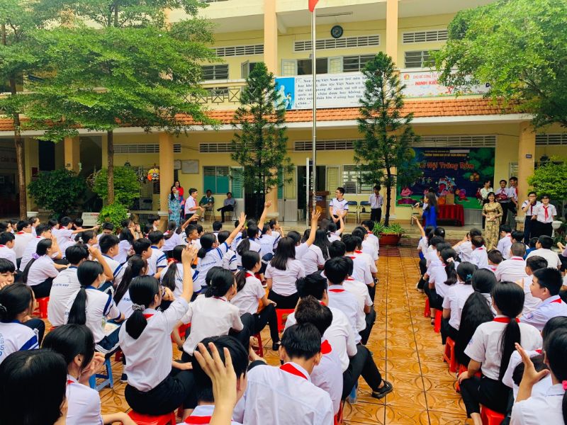 Trường THCS Phú Thứ