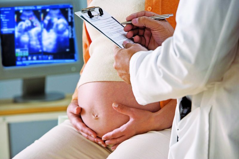Hình 1: Khám thai tại phòng khám Ana